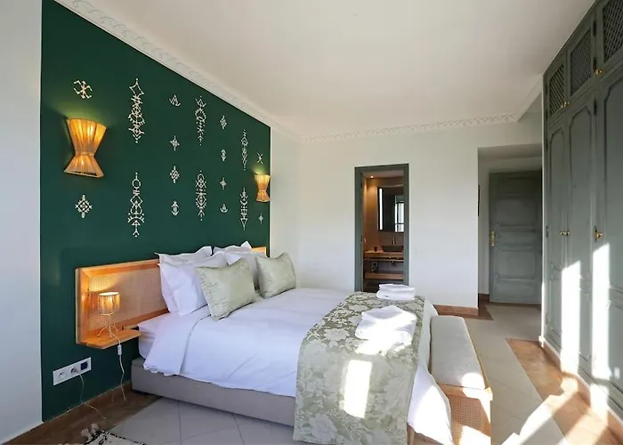 Elegant&Familial Appt Hivernage Pool Best Location